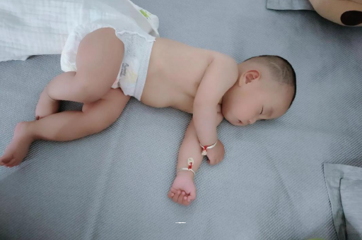 宜春几个月宝宝会抬头
